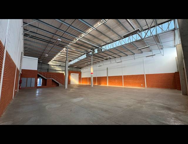 793M² WAREHOUSE TO LET IN LONGLAKE